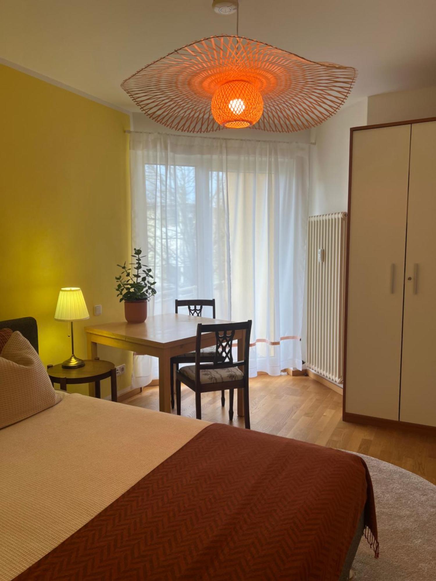 Privatunterkunft Kleiner Balkon In Muenchen West 외부 사진